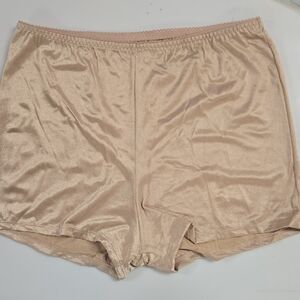 Vassarette Boy Shorts NWOT